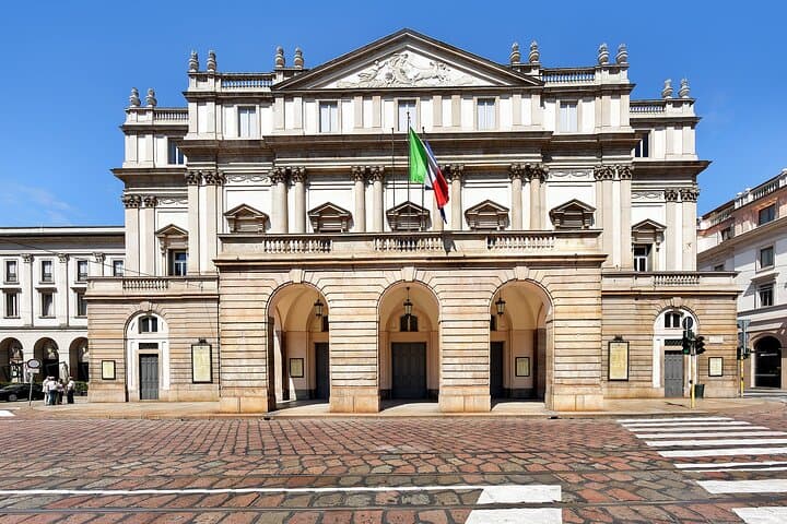 Milan: Skip-the-Line Duomo & La Scala Museum Guided Tour