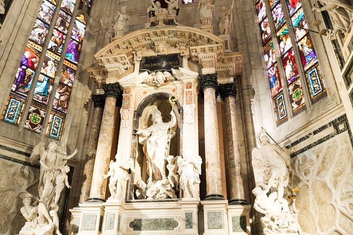 Milan: Skip-the-Line Duomo & La Scala Museum Guided Tour