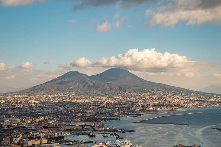 Naples historic center between alleys art and tradition