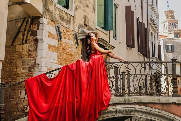 Flying Dress Photoshoot with video option in Venice