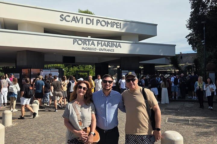 Private Transfer to Sorrento from Naples with Stop 2H in Pompeii