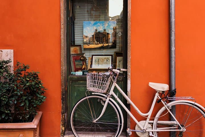 Explore the secret streets and hidden treasures of Rome on this 2-hour, small-group walking tour.