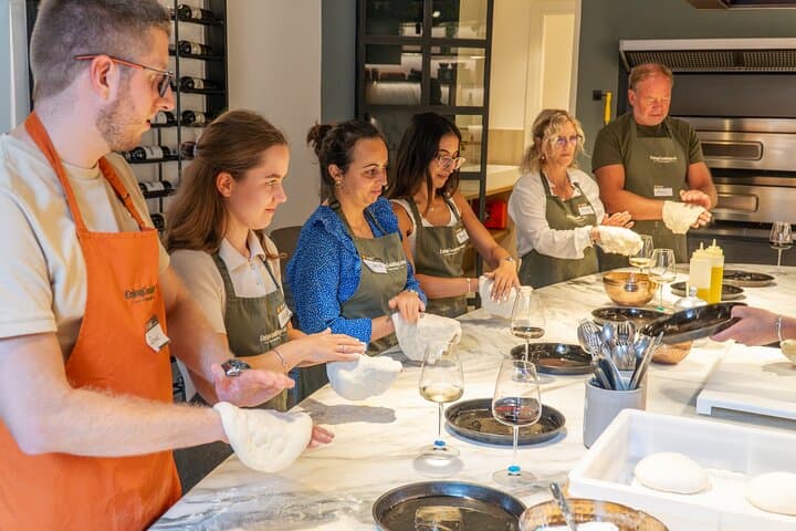 Italian Classics: Pizza, Ravioli & Italian Dessert Class in Rome