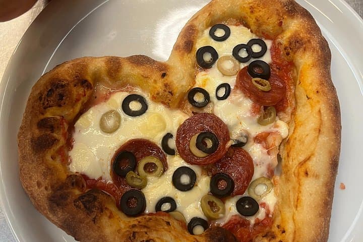 2 Hour Florence Pizza and Gelato Small Group Guided Cooking Class