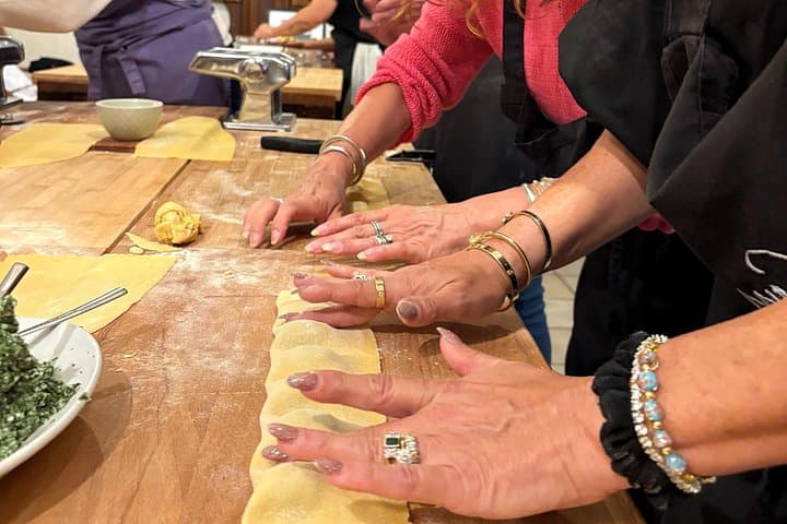 3 Hour Florence Pasta Making & Unlimited wine