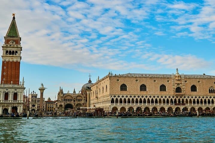 Doge's Palace skip the line with a guide architect