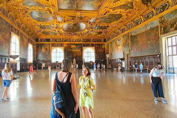 Doge's Palace skip the line with a guide architect