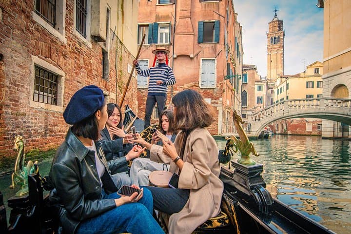 Venice Gondola Ride: 30-Minute Classic Canal Experience