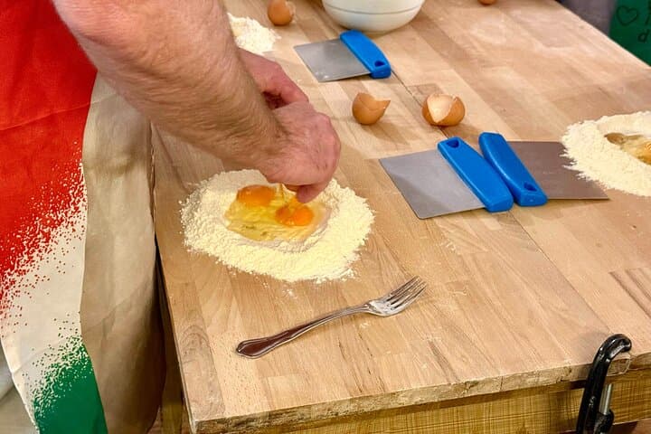 Florence Pasta and Tiramisu Cooking Class with Wine