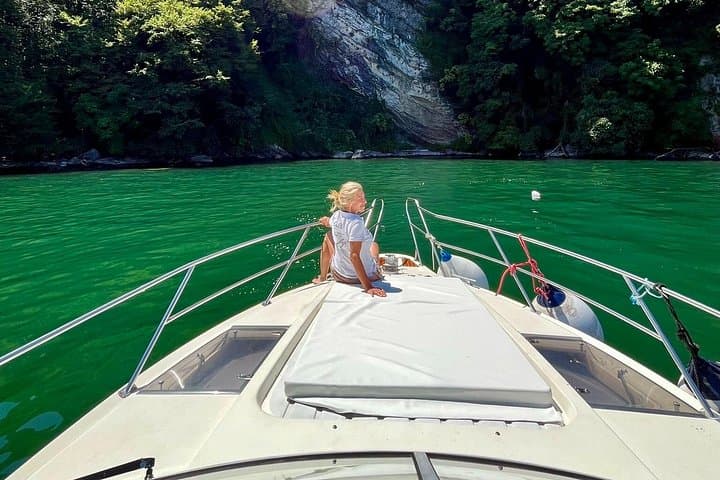 New boat Mylariosaurus 2
33 feet open or covered in case of rain
big bow area with pillow
