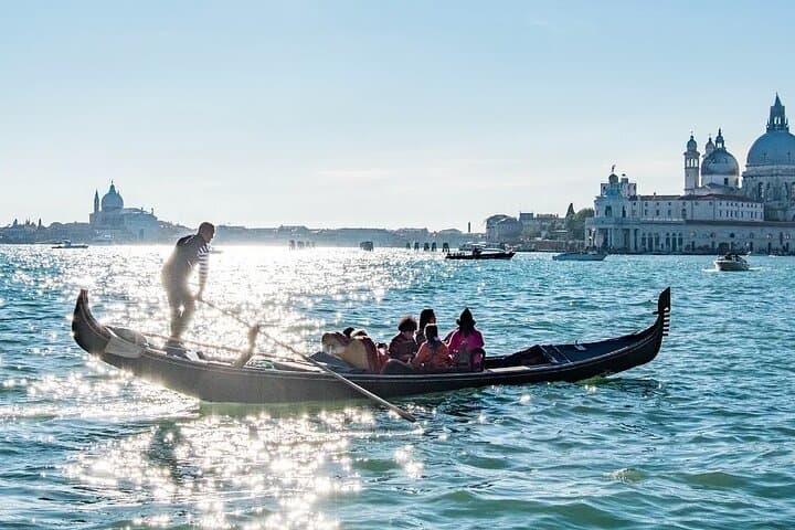 City Center Walking Tour in Venice & Gondola Ride Experience