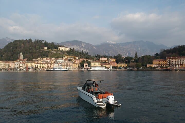 Boat tour share 4h Como with landing in Bellagio and Varenna