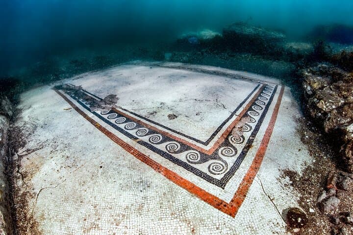 Snorkeling in the Sunken Pompeii Double Dive
