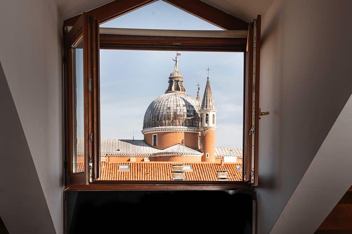 Venice: Francesco's Cooking Class with live guitar concert!