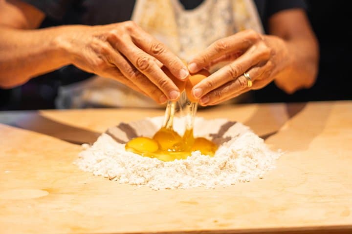 Venice: Francesco's Cooking Class with live guitar concert!