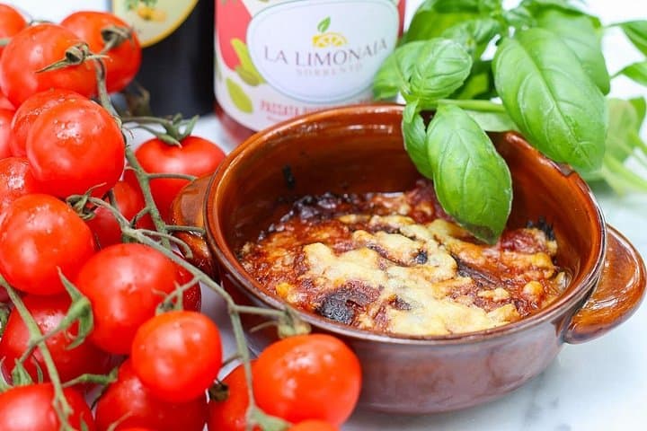 Cook and Eat in a Citrus Grove in Sorrento