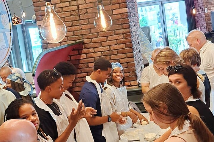 Spritz Making and Pizza Cooking Class in Rome City Center