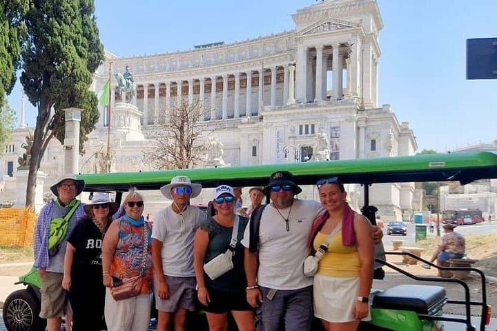 Capture the magic of Piazza Venezia and the grandeur of the Altare della Patria.