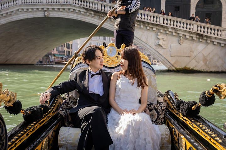 Venice Gondola photoshoot–a magical experience on the canals