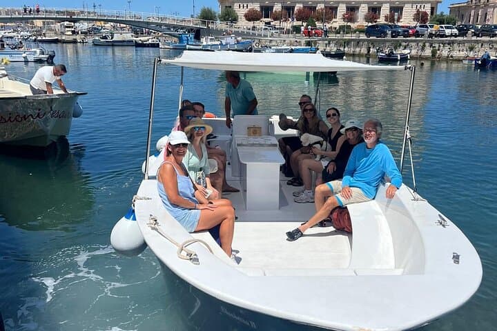 Boat tour of Ortigia, sea caves, Pillirina and snorkeling