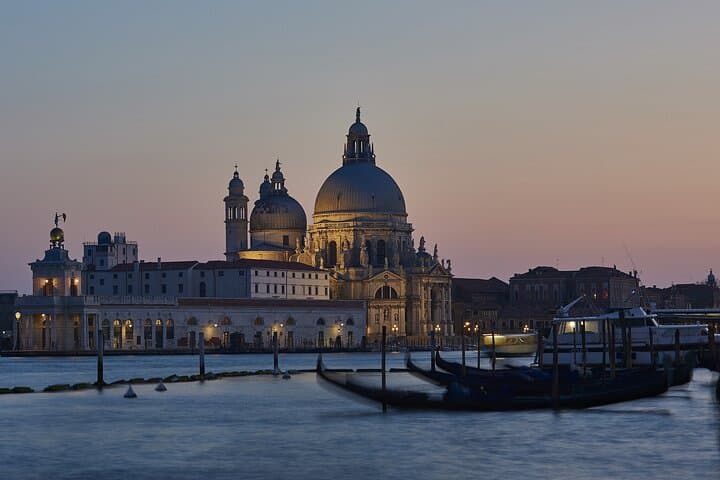Gondola private VIP Experience : Discover the Floating City