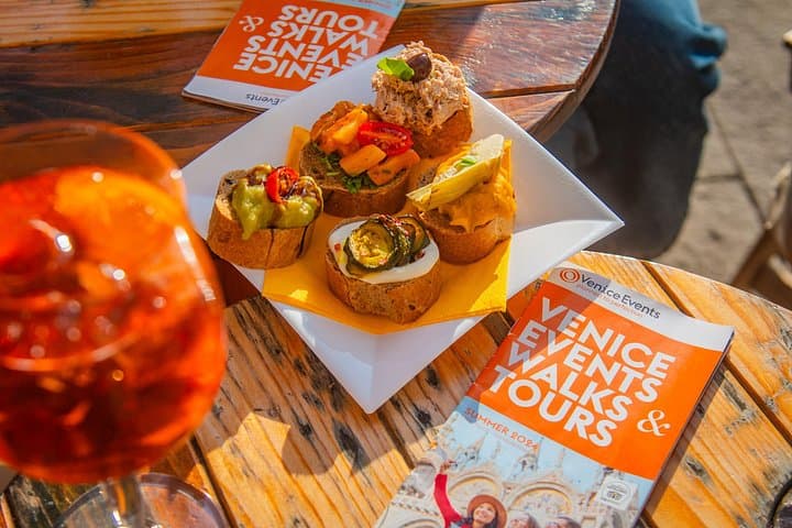 Venice: Private Aperitif & Cicchetti tasting and walking tour