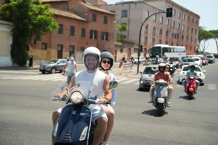 Rome’s Highest Hills Skyline Vespa Tour with Driver and Photo