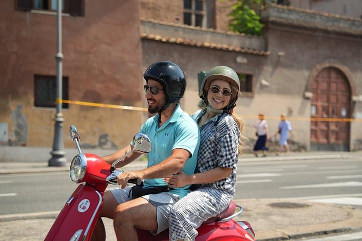 Rome’s Highest Hills Skyline Vespa Tour with Driver and Photo