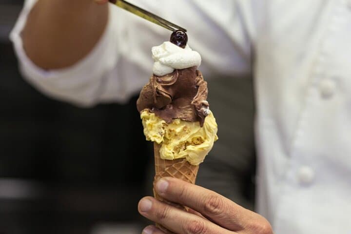 Prepare homemade ice cream with a real master