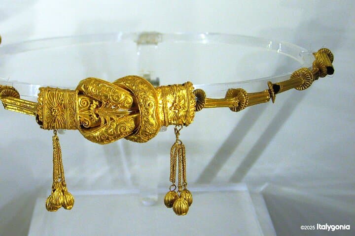 MarTa Archaeological Museum Taranto tour: very impressive great gold artifacts