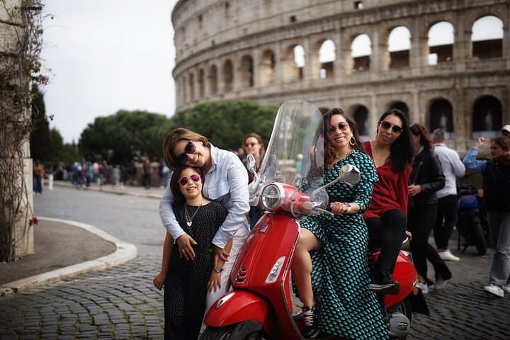 Private Vespa Tour in Rome with Photoshoot and Tiramisu Tasting