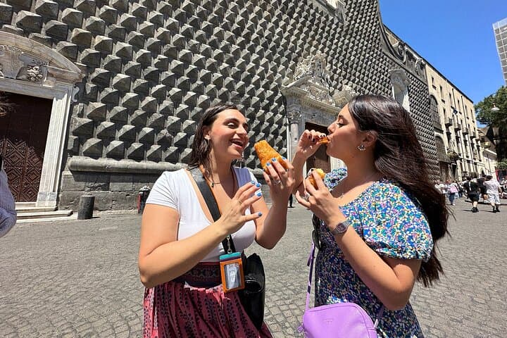 Small Group Street Food and Walking Tour in Naples