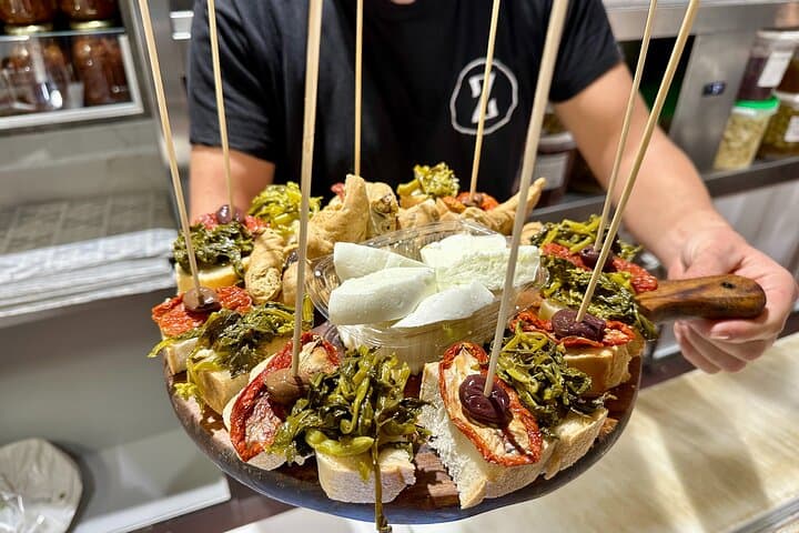 Small Group Street Food and Walking Tour in Naples