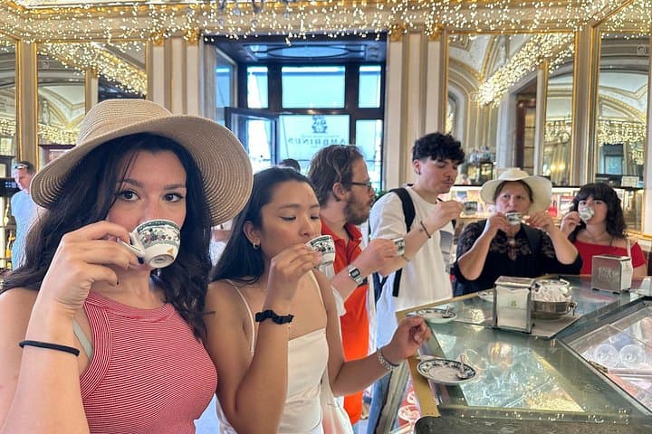 Small Group Street Food and Walking Tour in Naples