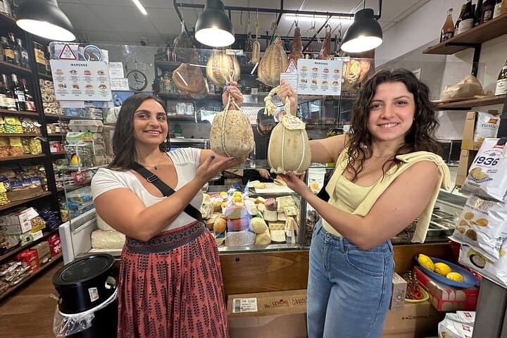 Small Group Street Food and Walking Tour in Naples