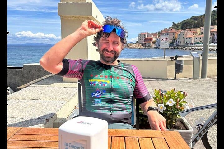Discover the Island of Elba by Road Bike with Guide and Assistance