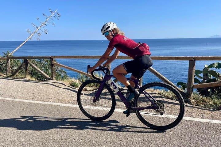 Discover the Island of Elba by Road Bike with Guide and Assistance