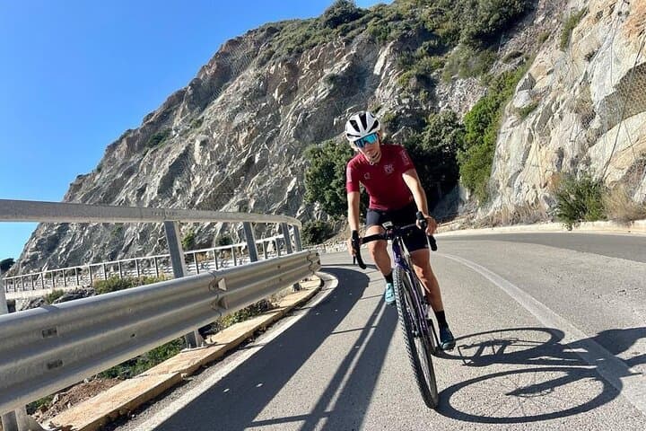 Discover the Island of Elba by Road Bike with Guide and Assistance