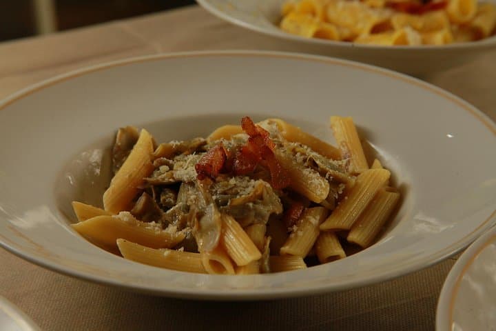 Deluxe Appian Way Bike Tour with Catacombs and Traditional Lunch