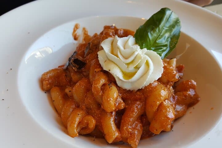 Naples Food Tour with Local Guide and City Highlights