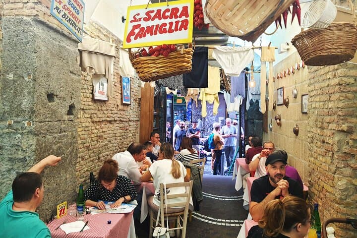 Naples Food Tour with Local Guide and City Highlights