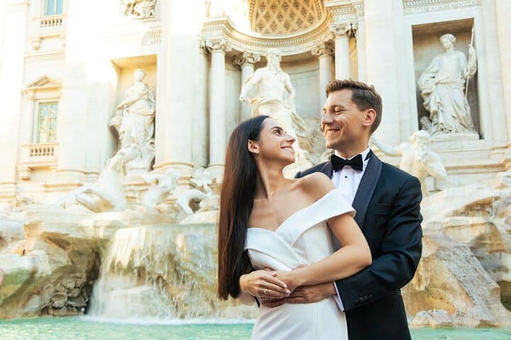 Romantic photoshoots infront of the Trevi Fountain