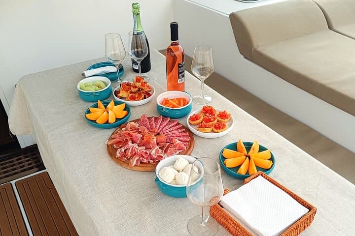 Guided Tour by Catamaran with Aperitif from Polignano a Mare