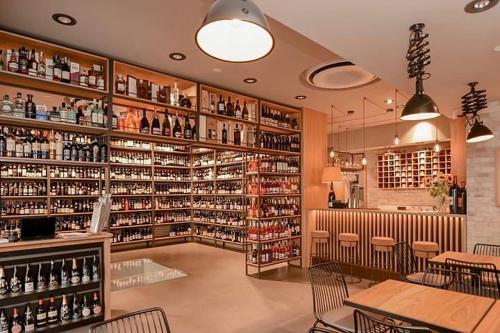 Wine Tasting with Food Pairings in Bari City Center