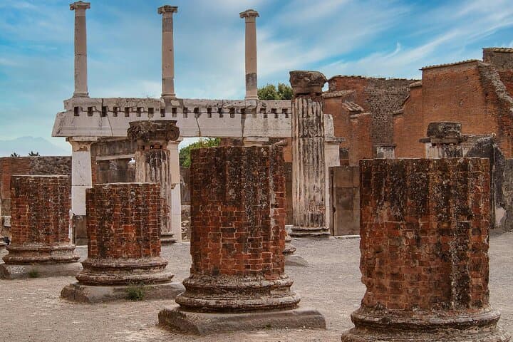 Pompeii and Herculaneum Small-Group with an Expert Archaeologist