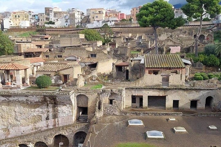 Private transfer from Rome to Sorrento and Pompeii