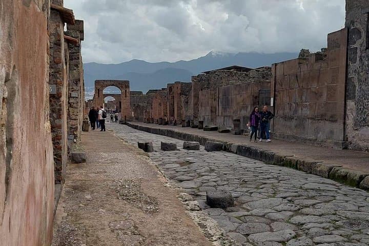 Private transfer from Rome to Sorrento and Pompeii