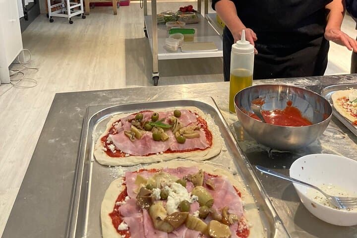 Pizza and Tiramisu lesson in Milan