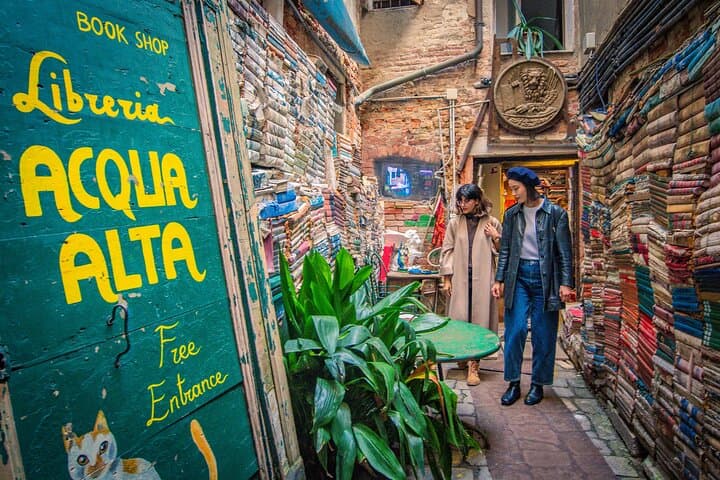 Venice Walking Tour & Gondola Ride: Explore the City’s Heart