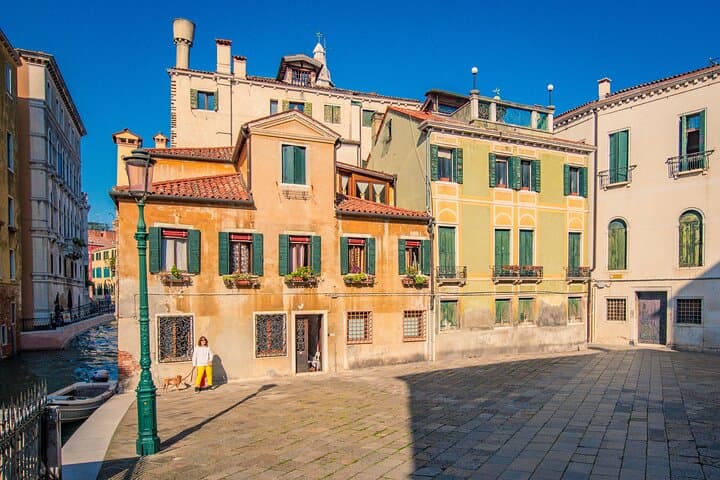Venice Walking Tour & Gondola Ride: Explore the City’s Heart